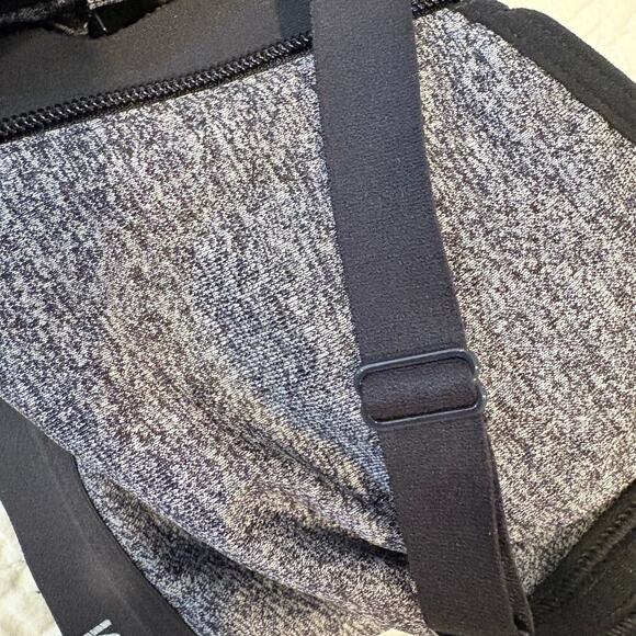 VICTORIA'S SECRET Women’s Sport Bra Gray Sz 32DD Athletic Running Jogging Sporty - Picture 3 of 8
